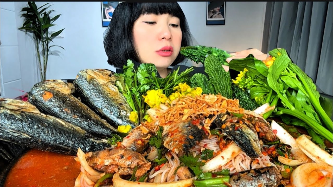 Thaifood ASMR ยำขนมจีนใส่ทั้งปลากระป๋อง และปลาทู อร่อยครบรส Khanom Jeen with mackerel MUKBANG show 
