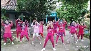 E MASBULOH EMANG MASALAH BUAT LO dangdut remix _Kreasi dance PEACE'CLUB//Choreo by RERE ZEVA