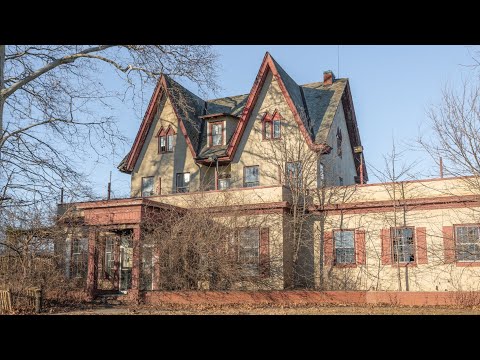Exploring an Abandoned Nightclub Mansion built 226 years ago