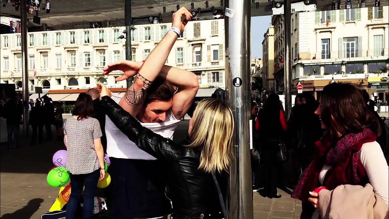 Homme Qui Se Venge Des Femmes Des femmes déshabillent un homme dans la rue #MYSHOP - YouTube