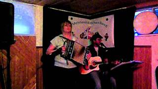 Miniatura de vídeo de "Newfie - Mainland Kitchen Band - Irish Washer Woman"