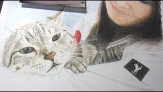 猫を描く（猫を抱く女性を描く）