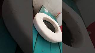 В деревенском туалете ловит аж 5 джи))