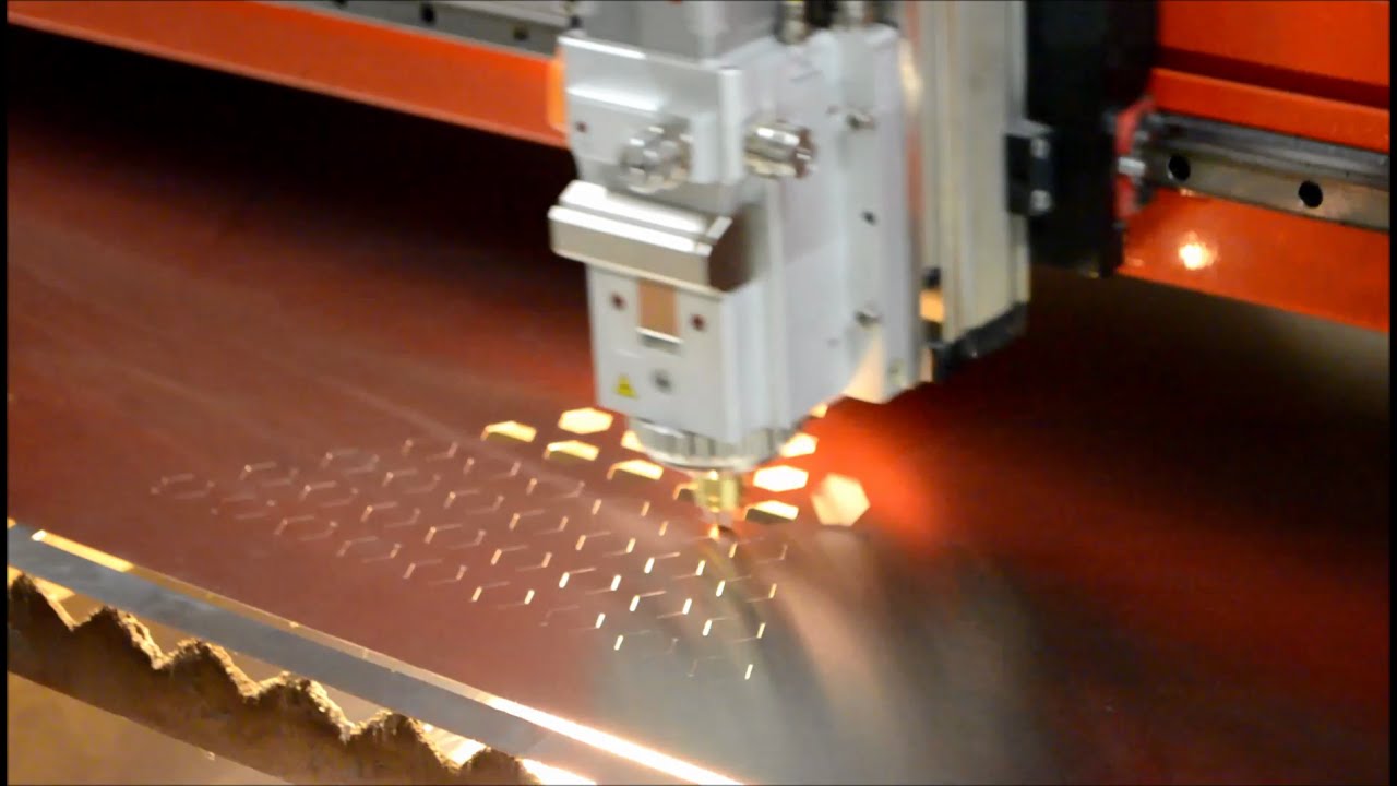 Gweike Fiber Laser Cutting Machine Fly Cut On Stainless Steel Sheet