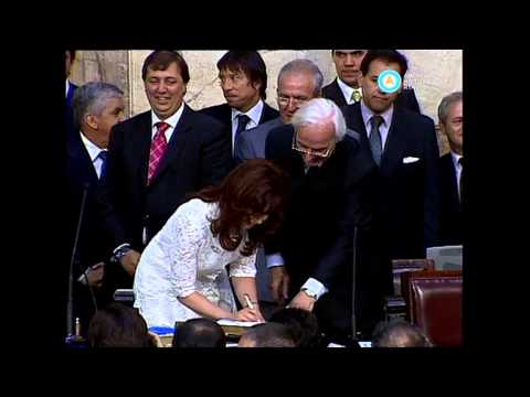 AV-5341 [Cadena nacional: primera asunción presidencial de Cristina Fernández de Kirchner] (frg. II)
