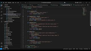 Mengimplementasikan struktur data Queue (antrean) menggunakan daftar Python (list).