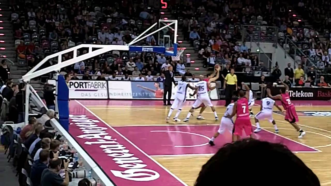 Telekom Baskets Bonn Nick Wise 3pt 9 Okt 2010 vs Göttingen