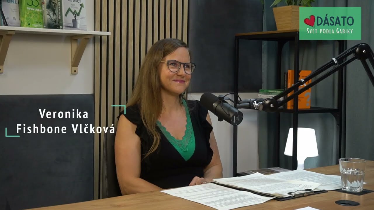 Čo má spoločné Nadácia Milana Šimečku s politikom Michalom Šimečkom, stranou Progresívne Slovensko, či žurnalistom Milanom Martinom Šimečkom? Rovnako ako v prípade torty, spoločný je názov - Nadácia svojim menom odkazuje na predka súčasných Šimečkovcov - disidenta a filozofa Milana Šimečku, ktorý predčasne zomrel v roku 1990.