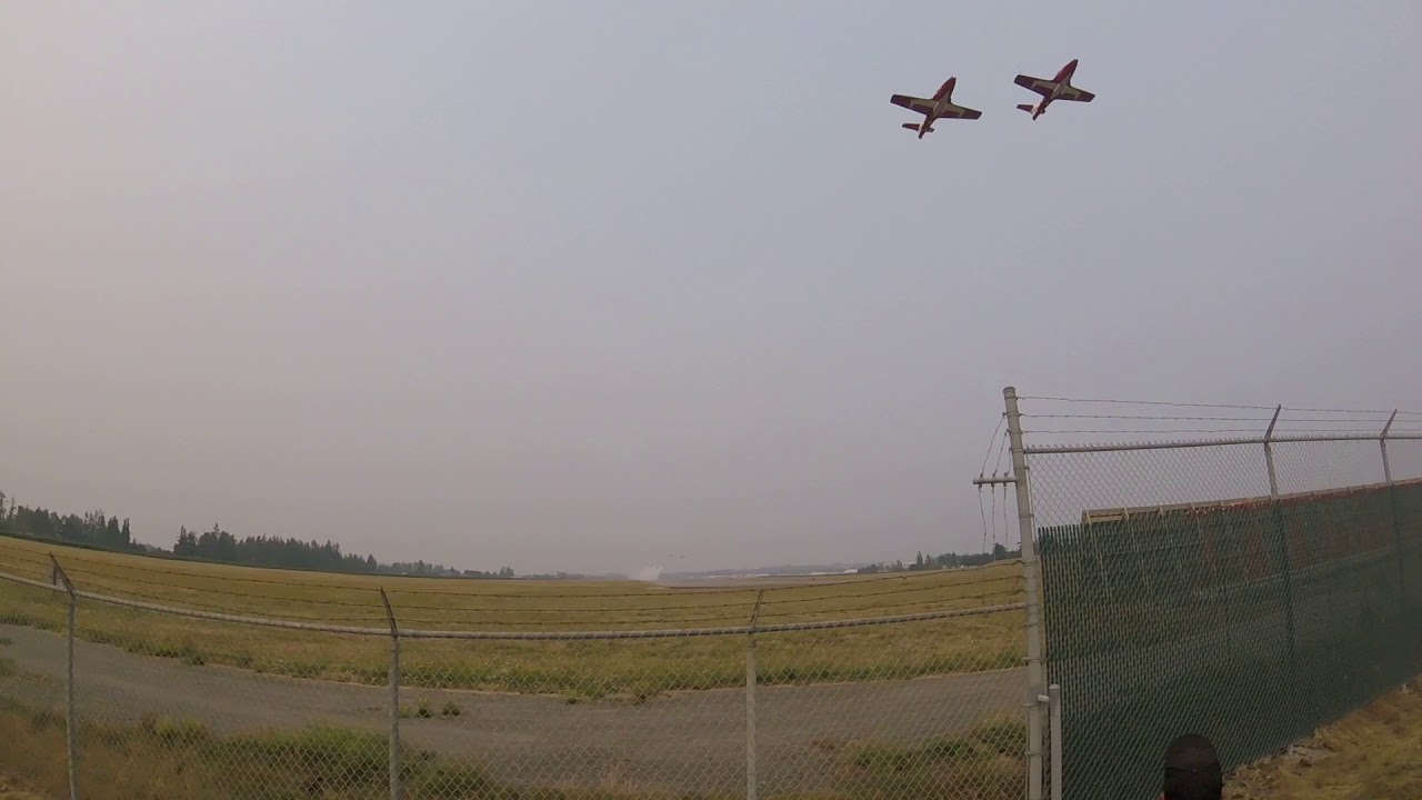 CAF Snowbirds Split during takeoff