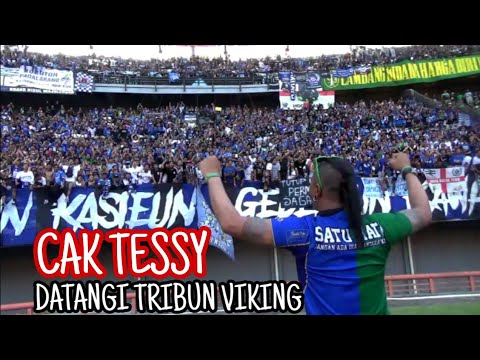 Cak Tessy datangi Tribun Viking, langsung Auto Nyahut Chant ini | Persebaya vs Persib