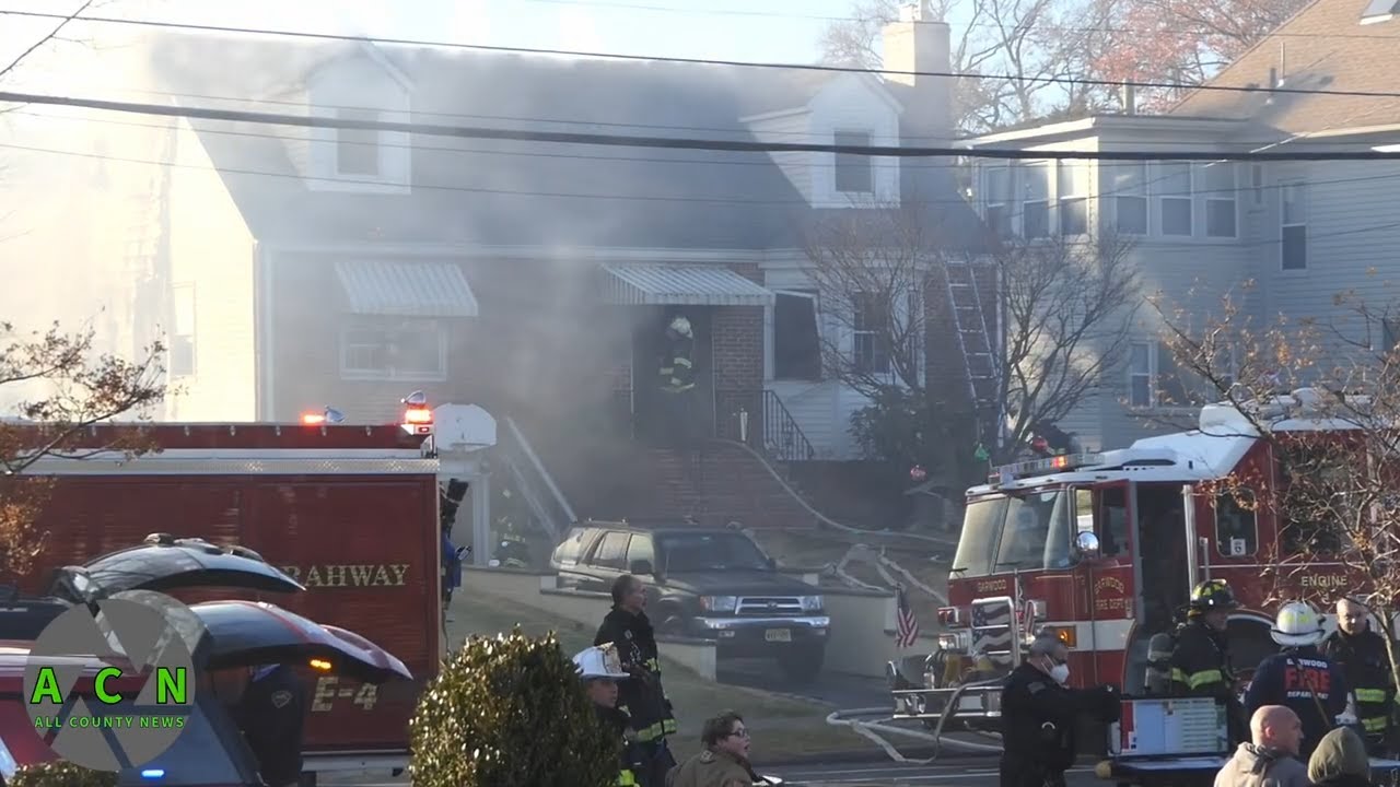 Firefighters Battle House Fire on Center Street in Garwood - YouTube