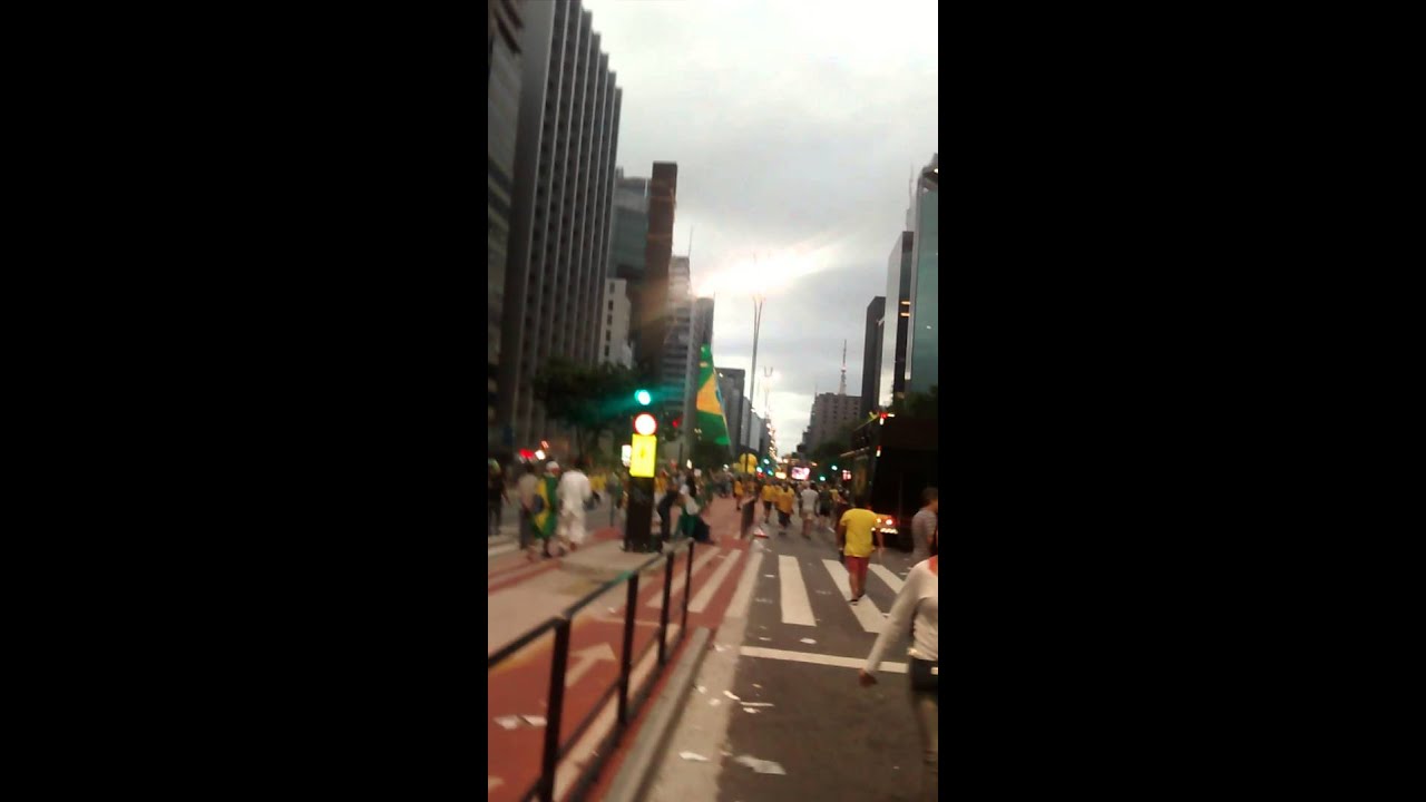 Manifestação na Paulista - YouTube