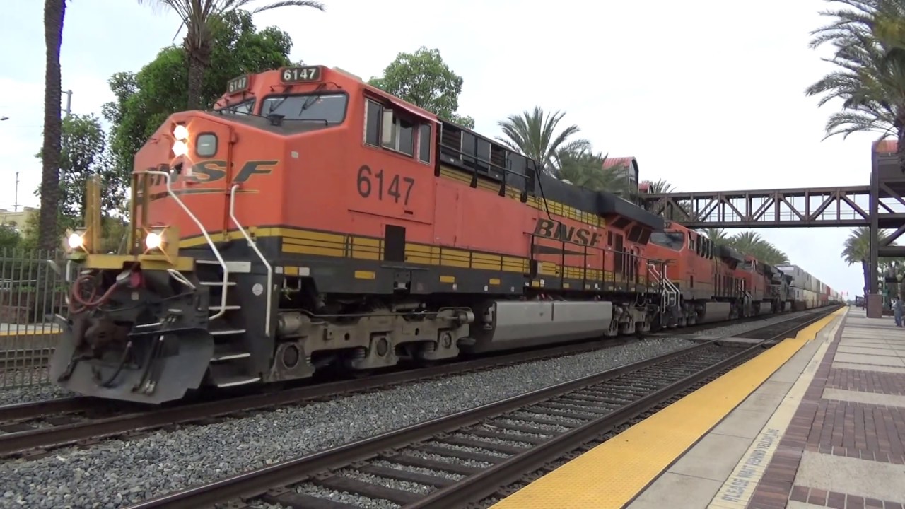 BNSF W/B Stack train departing Fullerton station 2019-05-18