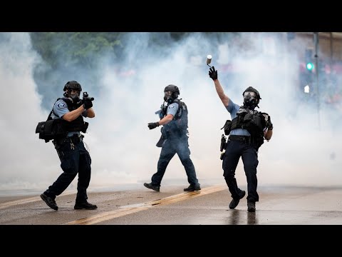 Video: Este gazele lacrimogene interzise în război?