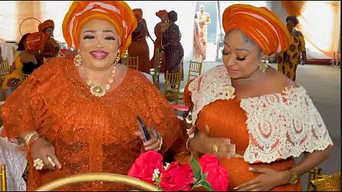 Pure Love! See How Popular Yoruba Actress Gather Madam Saje & Shower Her With Money