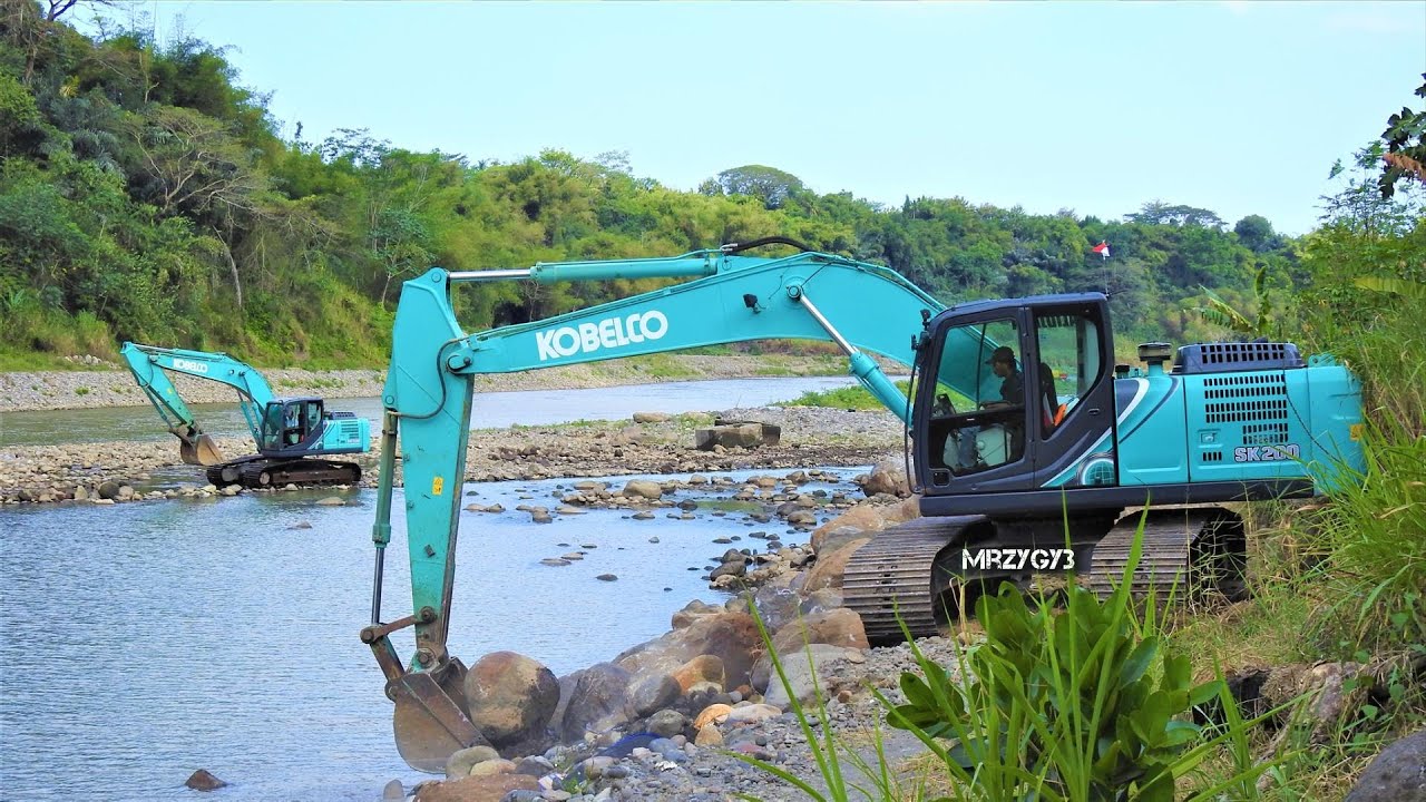 Kobelco SK200 Excavator Working In The River - YouTube