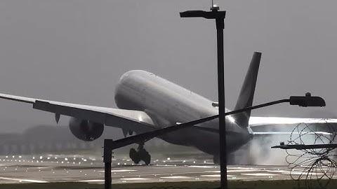 Pilot’s landing goes wrong 