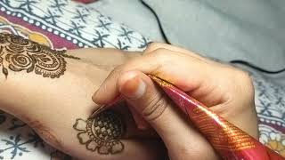 Simple back hand henna for beginners. Easy steps for a great look!#hennatattoodesignmag #hennalovers screenshot 2