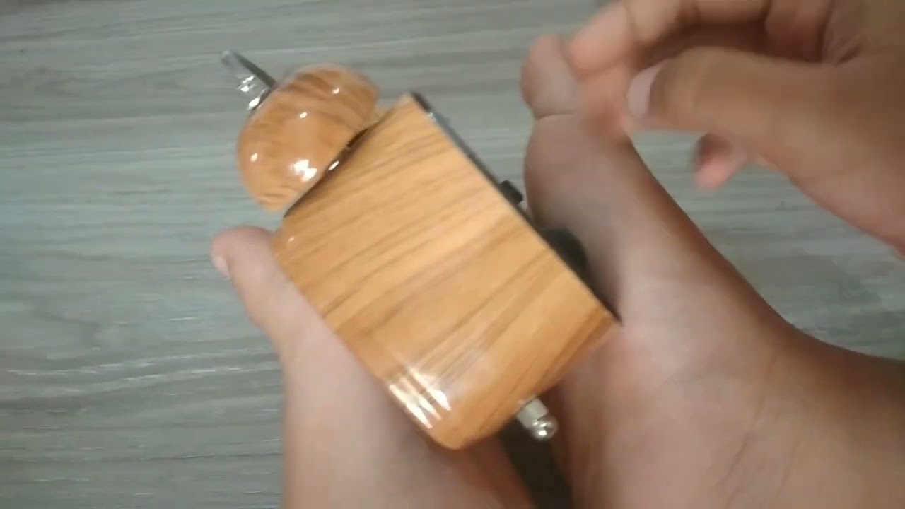 Nyoba menghidupkan jam alarm