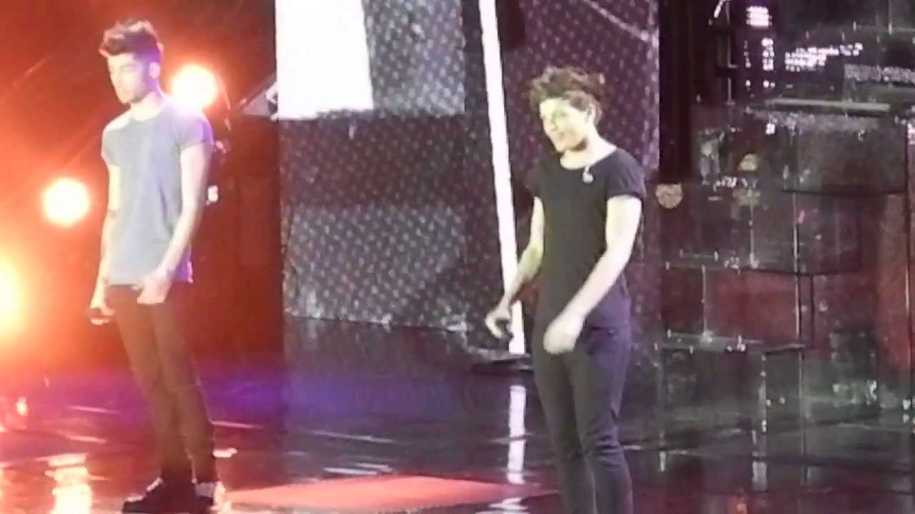 One Direction - 'Teenage Dirtbag' in Berlin 05/11/13