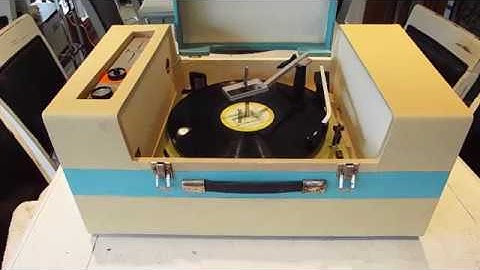 Silvertone 4 speed automatic STEREO record player playing an LP