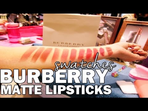 Video: Burberry Lip Velvet Military Red 310, Amber Rose 306 Revisión, Swatch, FOTD