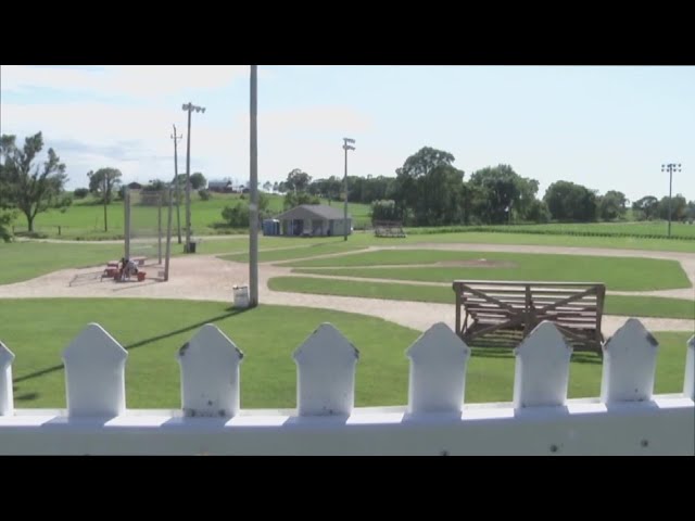 MLB reveals the 2022 Field of Dreams uniforms for the Cubs & Reds 