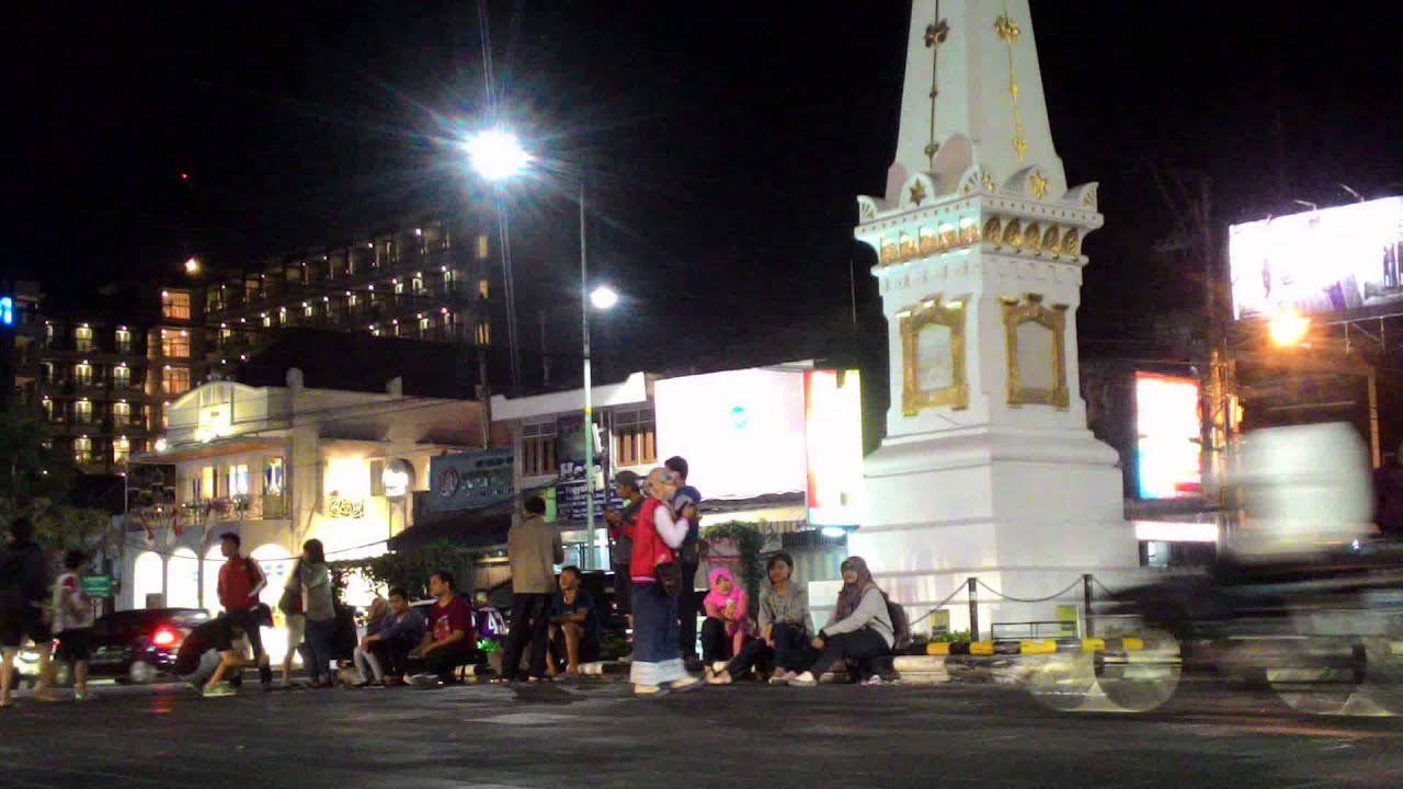 tugu jogja  di  malam  hari  YouTube