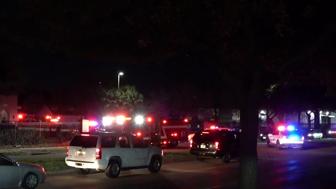Man found dead in shooting at southeast Houston apartment complex - YouTube