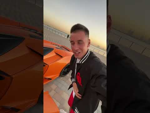 ОН НЕ МОЖЕТ СЕСТЬ в ЛАМБОРГИНИ !