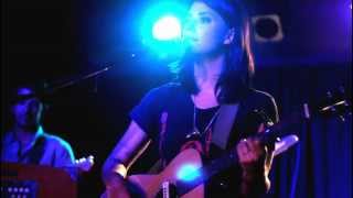 Sharon Van Etten- Give Out ( Live )