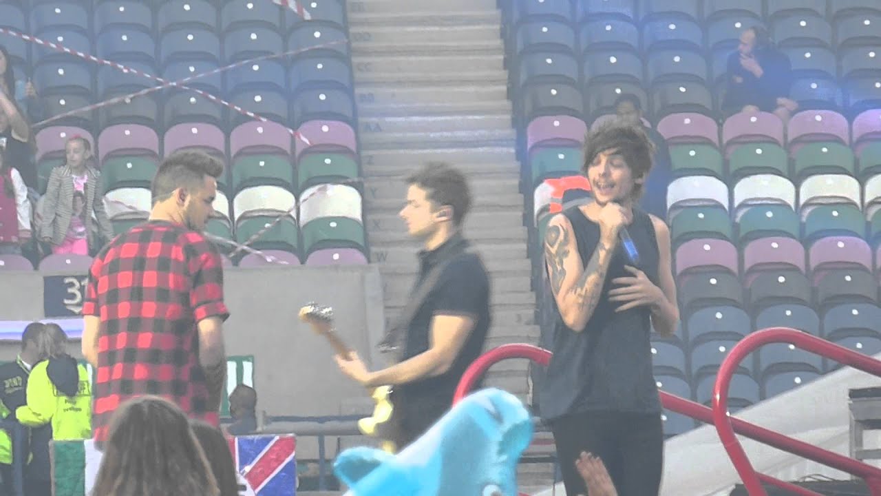 6. One Direction - Don't Forget Where you Belong - Edinburgh WWA Tour 3rd June 2014