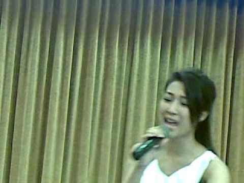 Linda Chung singing LIVE at Starhub Green (28/05/2010)