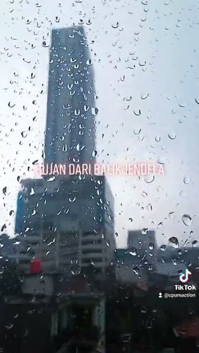 Hujan dari balik jendela. Biar gloomy tetap happy. #hujan #jendela #gloomy #happy