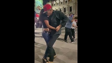 Thumbnail of "No se va" video original, pareja bailando la canción de Grupo Frontera - #Viral