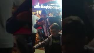 Panayırda Bi Tane Amca Davul Çalar Herkesin Oynayışı