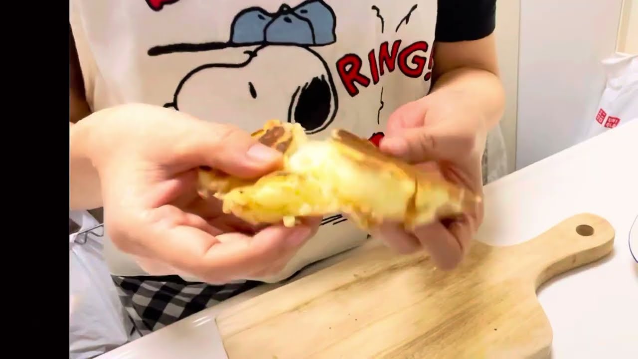 10円パン#さけるチーズ #簡単おやつ#おウチおやつ - YouTube