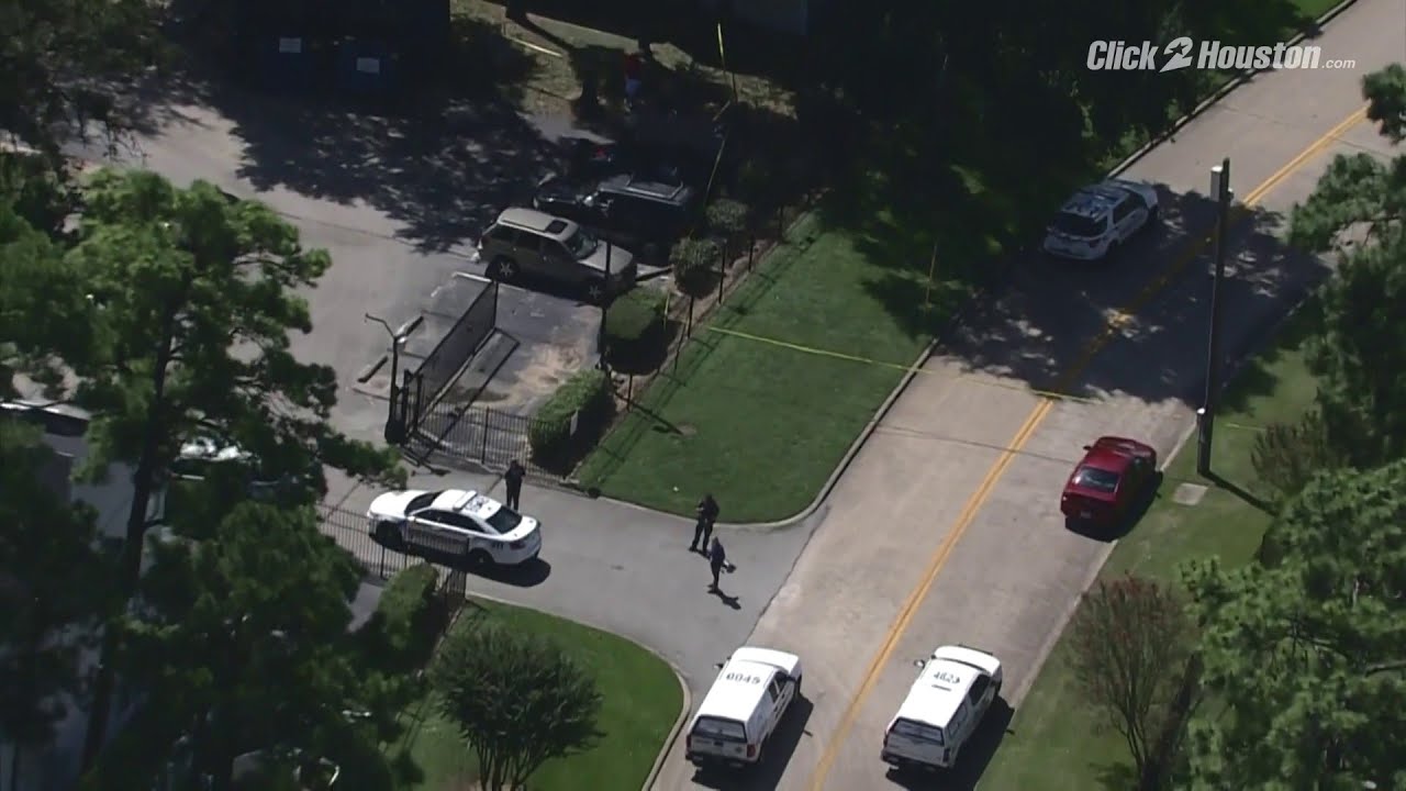 Two men found dead with apparent gunshot wounds at an apartment complex ...