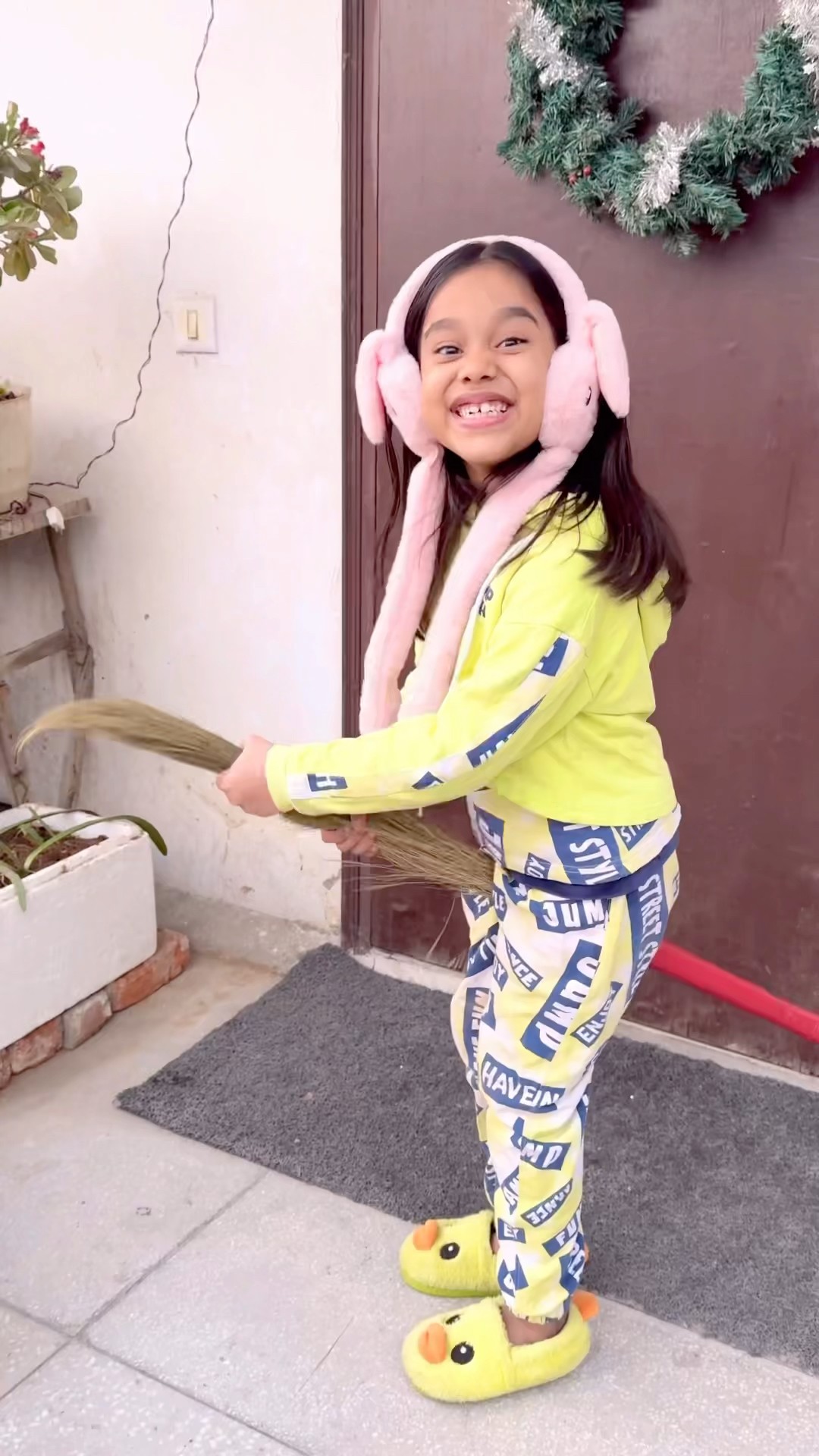 amaira ki magical Jhadu?? #shorts #thegeetagurjar ￼