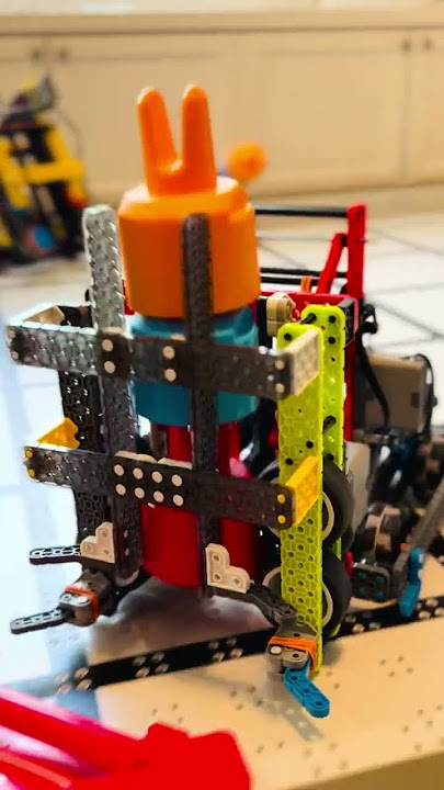 Simple Scoring in the Triangle Goal - Chewbotca | VEX IQ Mix & Match (Inspired by Invictus)