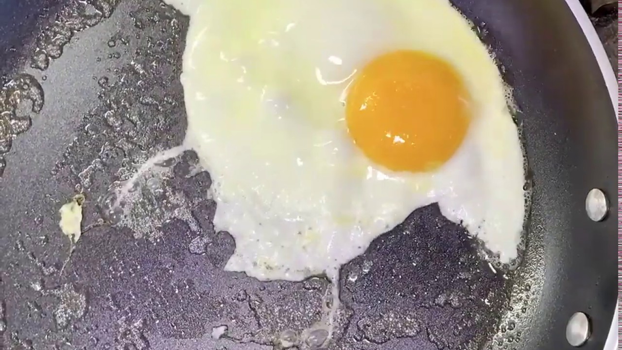 Cómo preparar un Huevo Frito Perfecto - YouTube