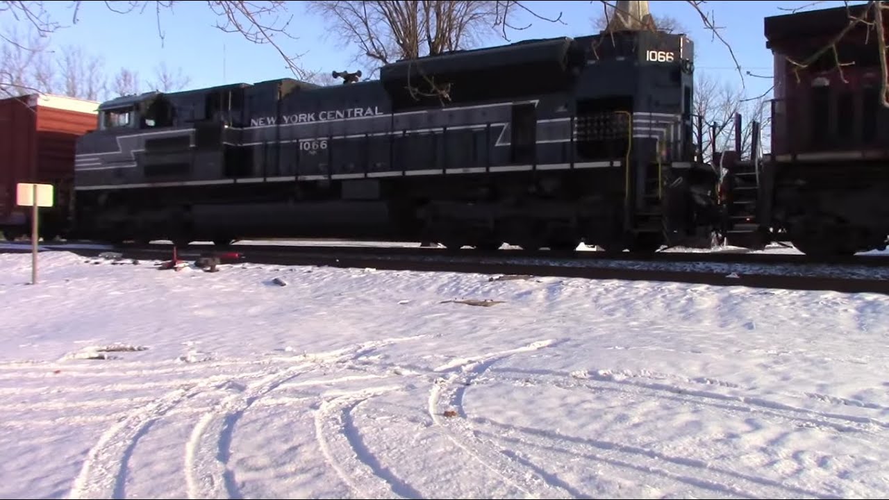 Canadian Pacific 8527 and NS 1066 (NYC Heritage Unit) in Delphi, Indiana