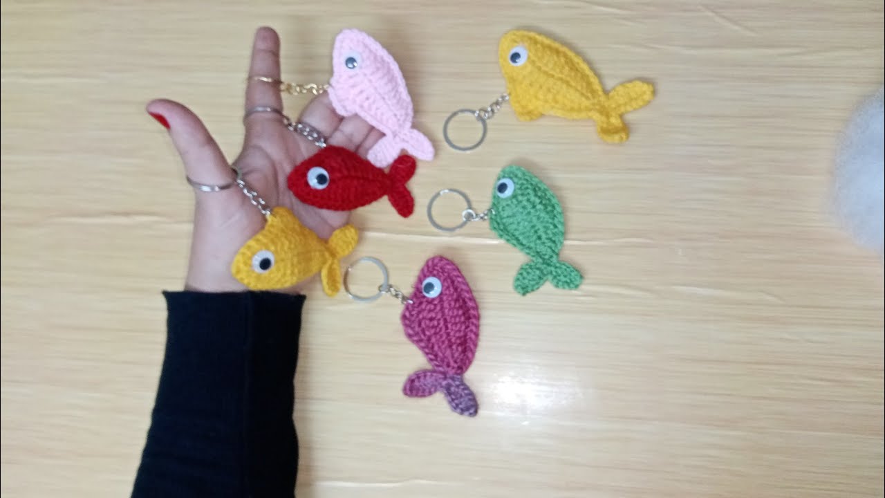 طريقه عمل ميداليه كروشيه على شكل سمكهCrochet medallion in The form of a fish