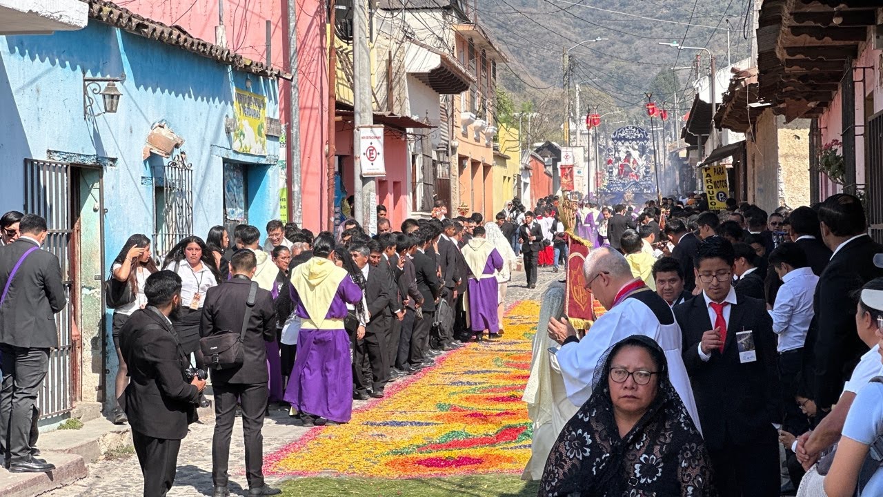 Entrada a la Antigua procesion extraordinaria de Jesus de Santa Ana 25 años de consagracion