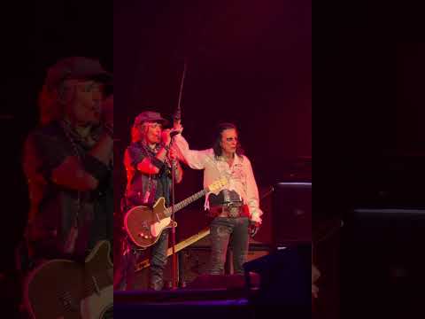 Video Johnny Depp, Alice Cooper, Hollywood Vampires live in Paris 2026