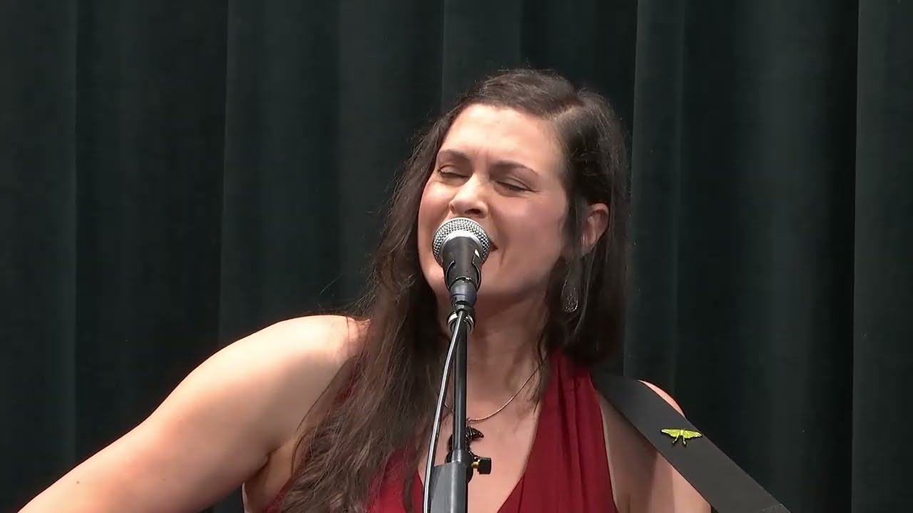 Portland Voices of the Community S04 E24 - Malderine's Guitar Performance