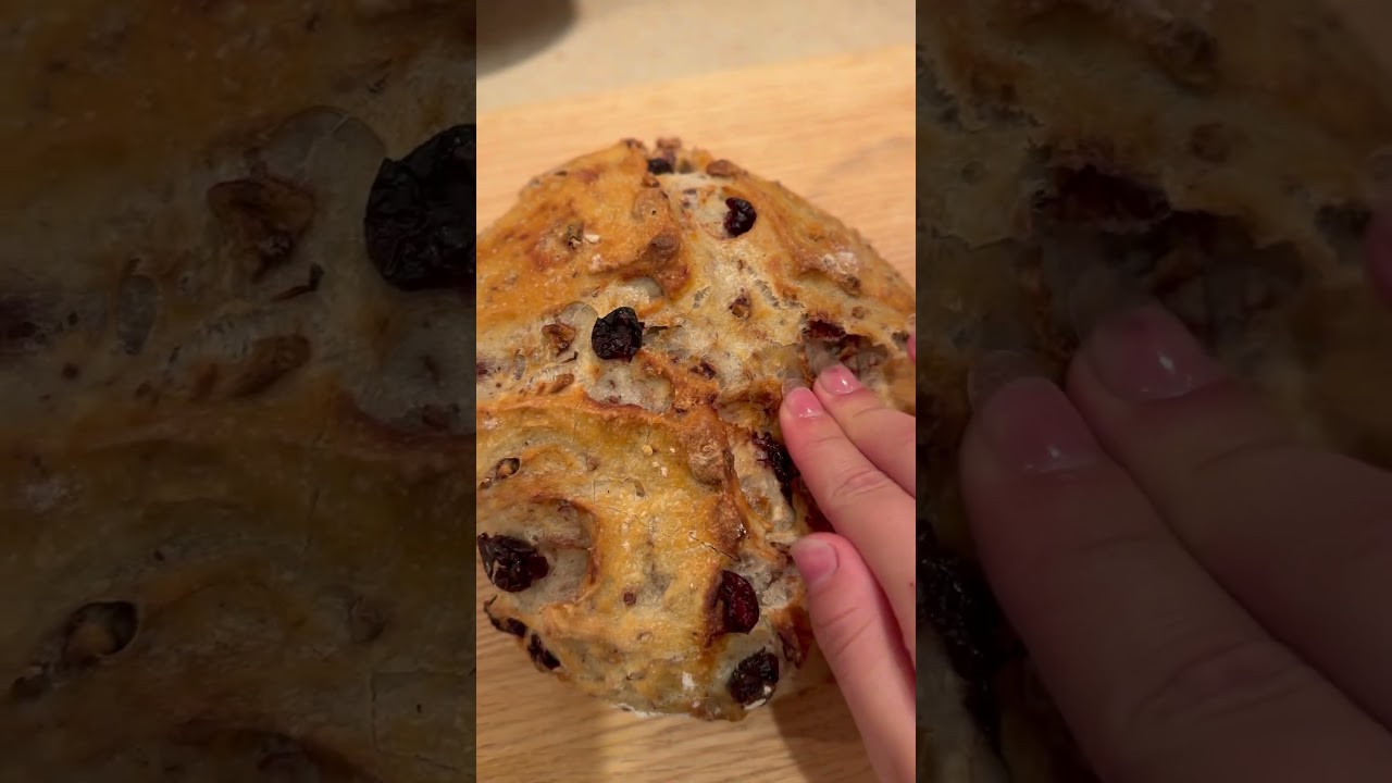 Homemade cranberry walnut bread!🤤🤤 