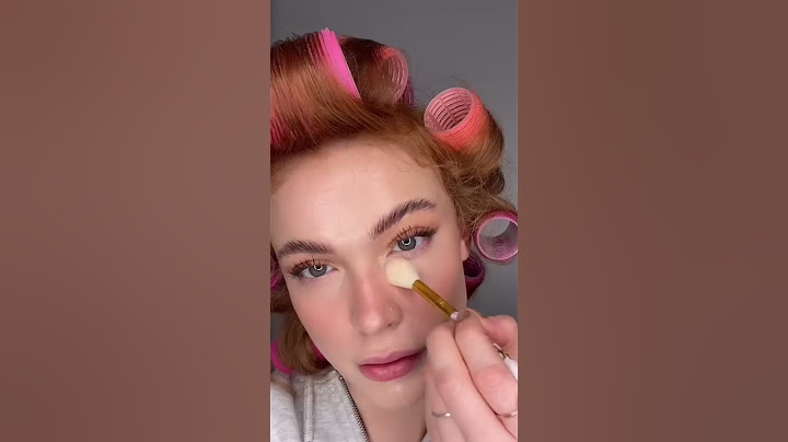 something about green shadow and red hair👩🏻‍🦰 #getreadywithme #holidaymakeuptutorial #grwm
