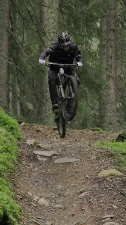 The raw sounds of #CAPRA Uncaged 6 with #rockshox Flight Attendant 🤤😍⁠