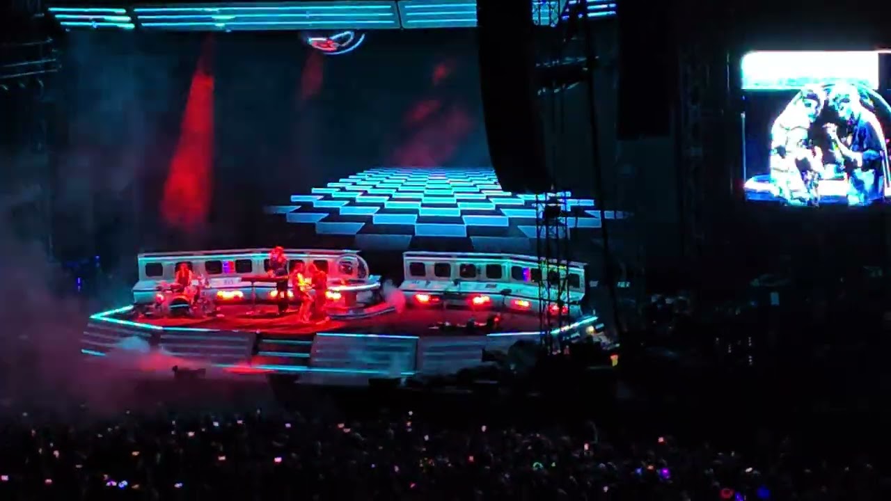 Glass Animals. Life itself, live